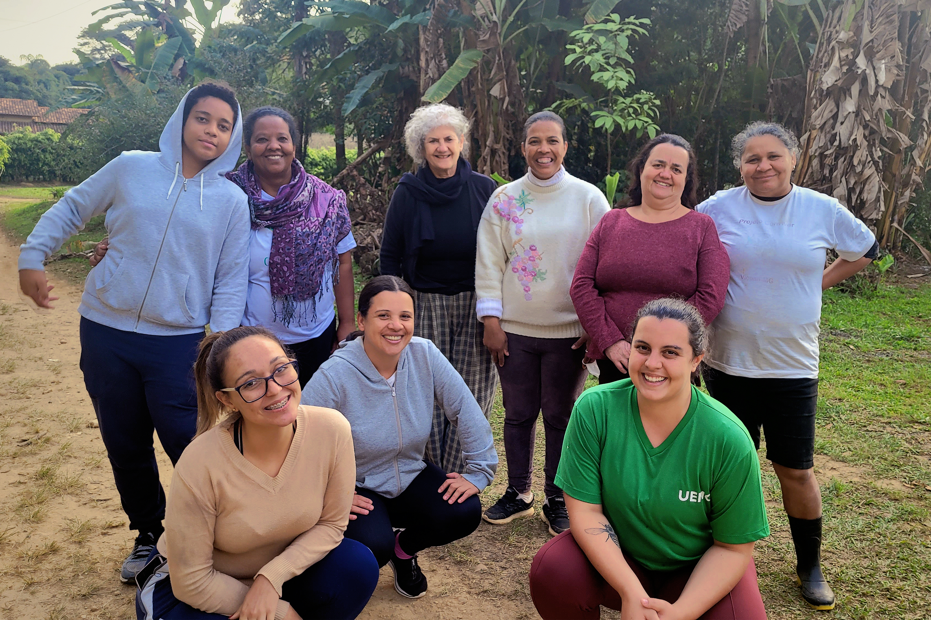 (participantes do projeto após uma oficina de produção de quitutes)